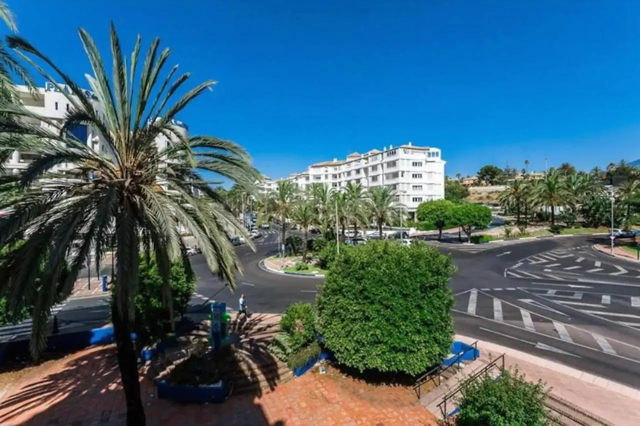 Beautiful 2 Bedrooms Apartment In Puerto Banus Marbella