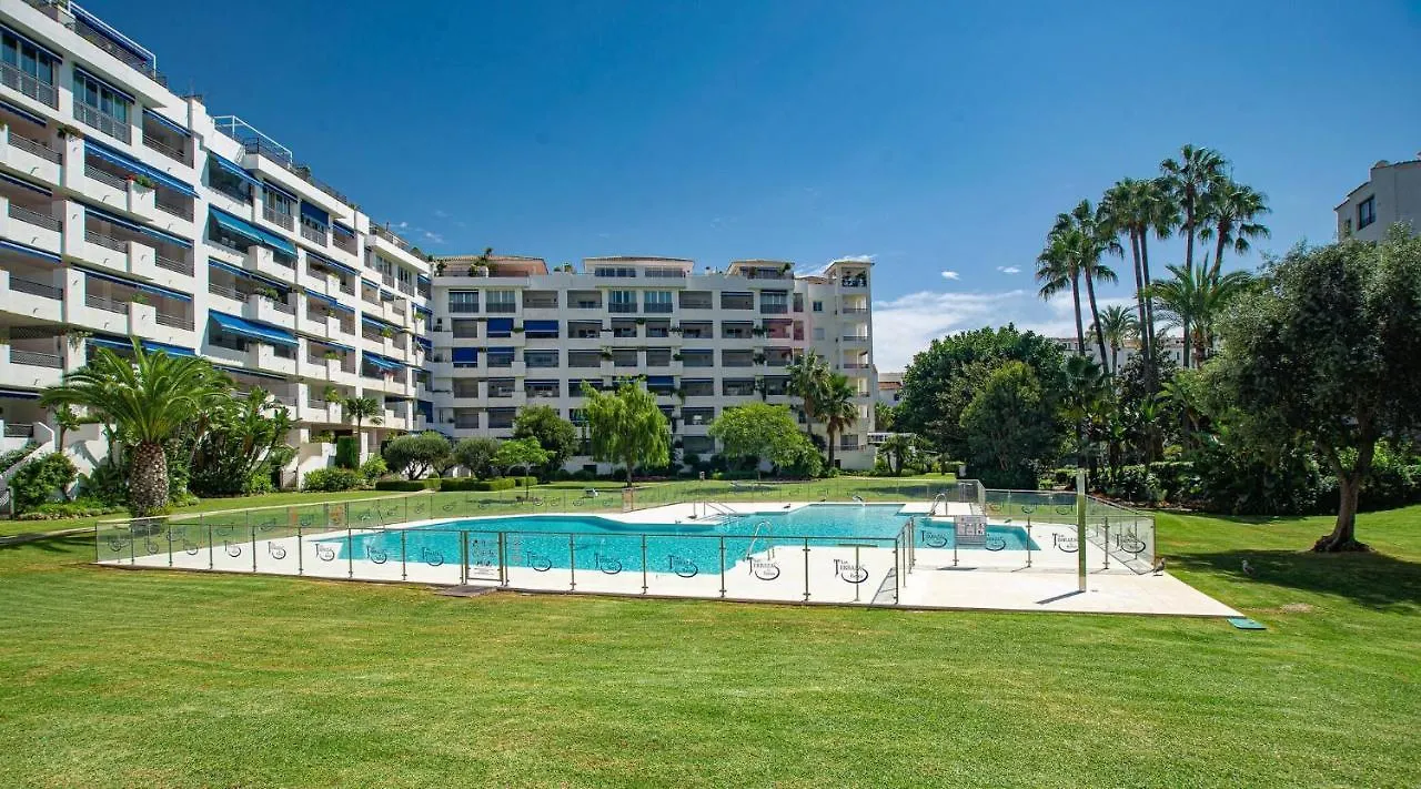 Beautiful 2 Bedrooms Apartment In Puerto Banus Marbella