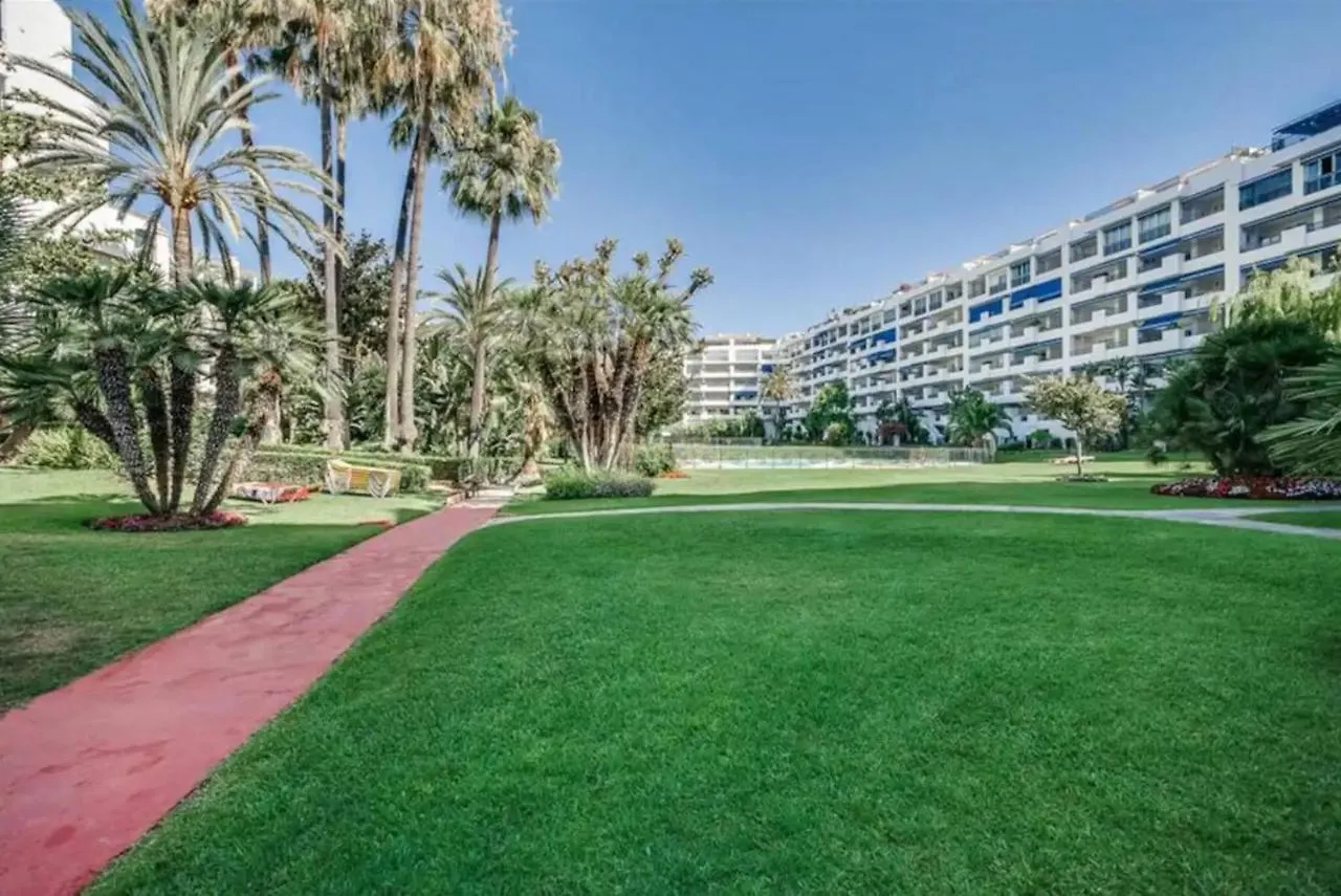 Beautiful 2 Bedrooms Apartment In Puerto Banus Marbella